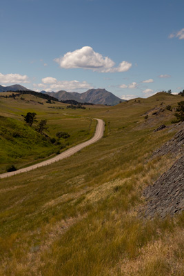 Road leading through a mountain valley